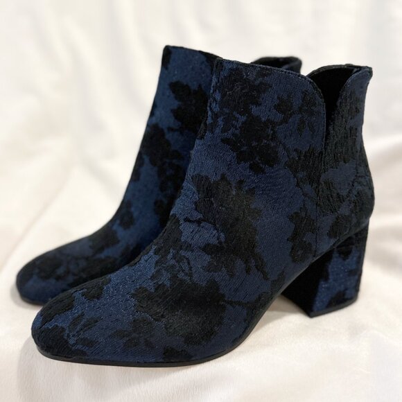 Vince Camuto Kassie 2 Blue Black Jaquard Zip Ankle Booties 8.5 Gothic Romantic - Picture 1 of 14